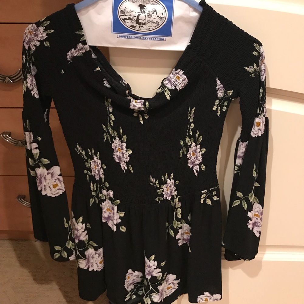 Off the shoulder floral romper!!